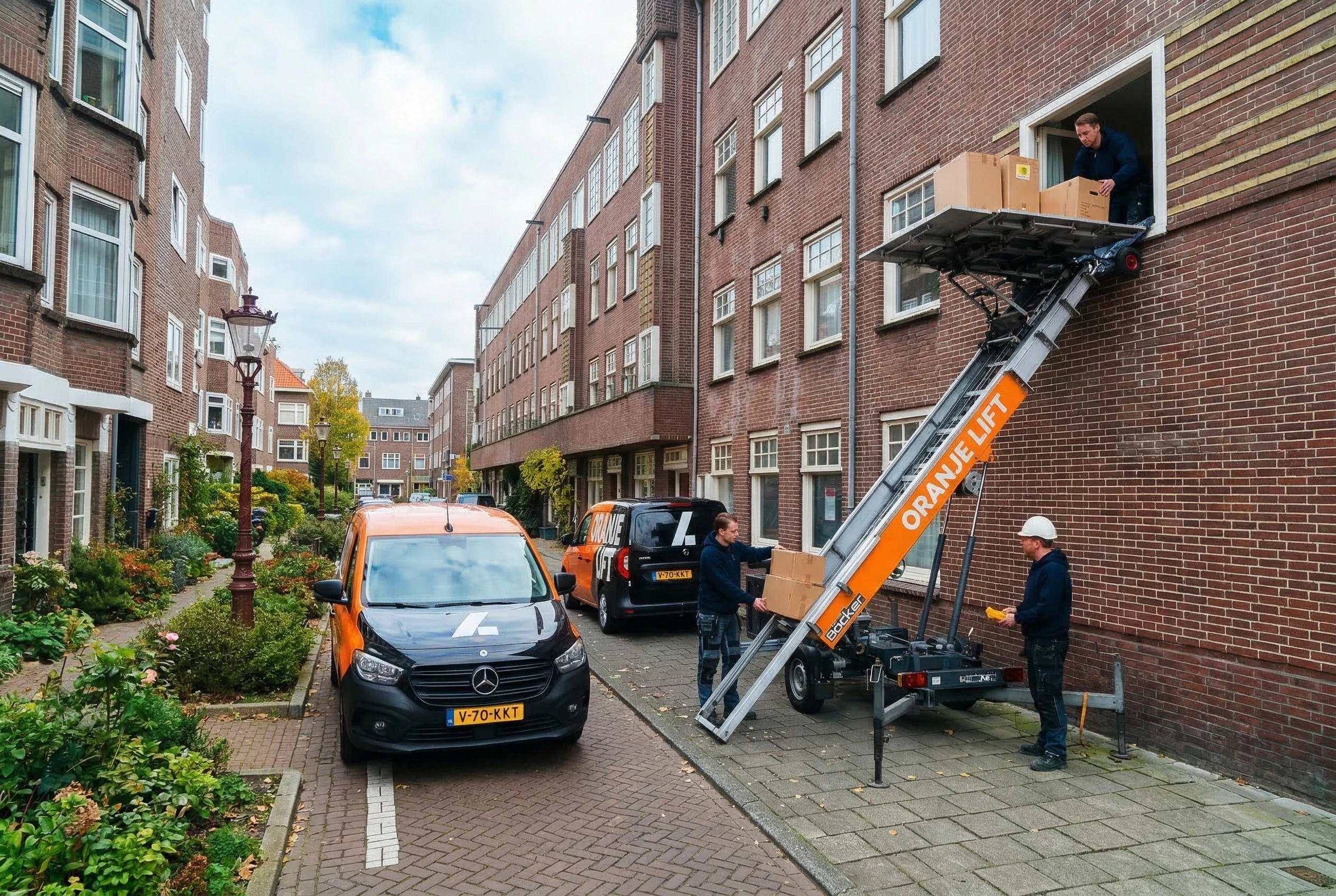 Aanhangerlift geplaatst in een smalle straat in Rotterdam